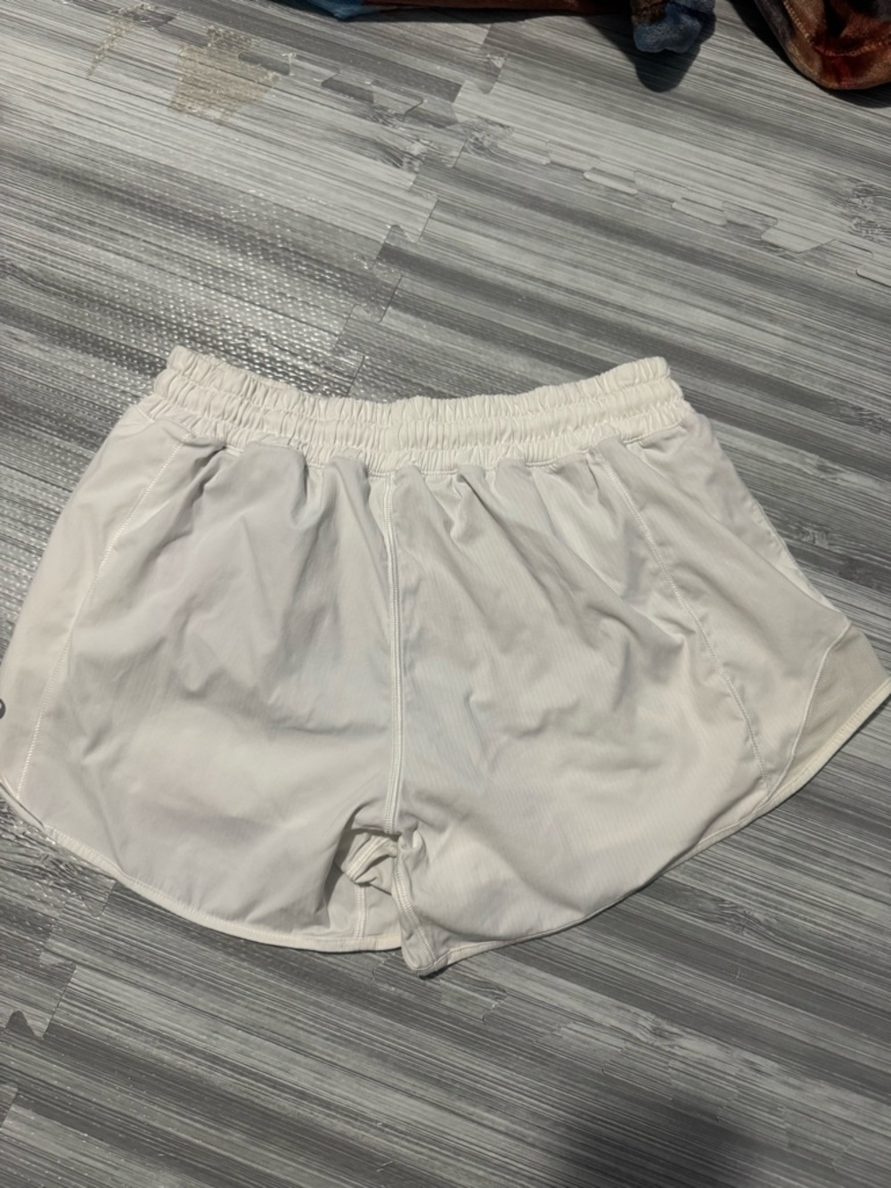 Lululemon Hotty Hot Low Rise 4” Women's Shorts - Picture 2 of 3